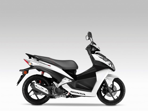 Обои картинки фото мотоциклы, мотороллеры, honda