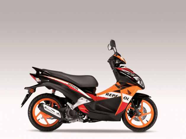 Обои картинки фото мотоциклы, мотороллеры, honda