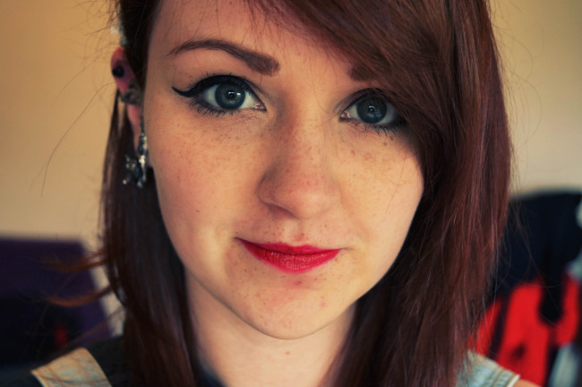 Обои картинки фото девушки, -unsort , лица,  портреты, улыбка, веснушки, лицо