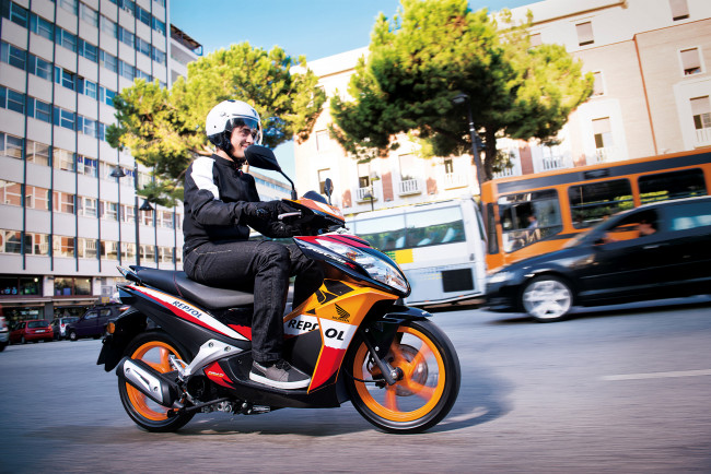 Обои картинки фото мотоциклы, мотороллеры, honda