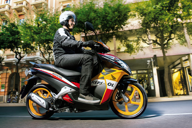 Обои картинки фото мотоциклы, мотороллеры, honda