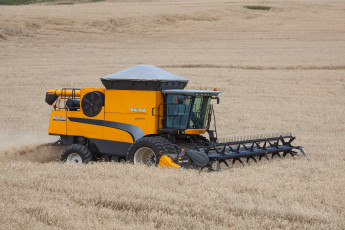 Картинка техника комбайны valtra