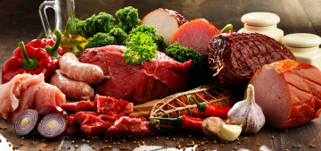 Картинка еда разное чеснок лук перец ветчина колбаски мясо