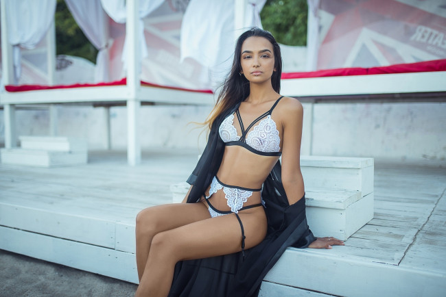 Обои картинки фото девушка, девушки, -unsort , брюнетки, темноволосые, модель