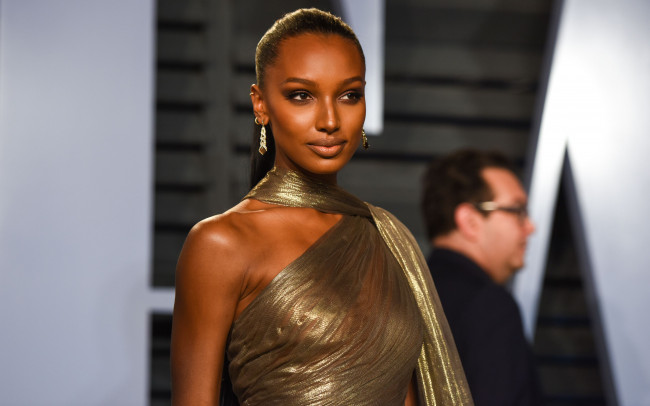 Обои картинки фото jasmine tookes, девушки, красотка, модель, девушка, jasmine, tookes, поза, актриса, причёска, взгляд, макияж, брюнетка, чернокожая, темнокожая, мулатка