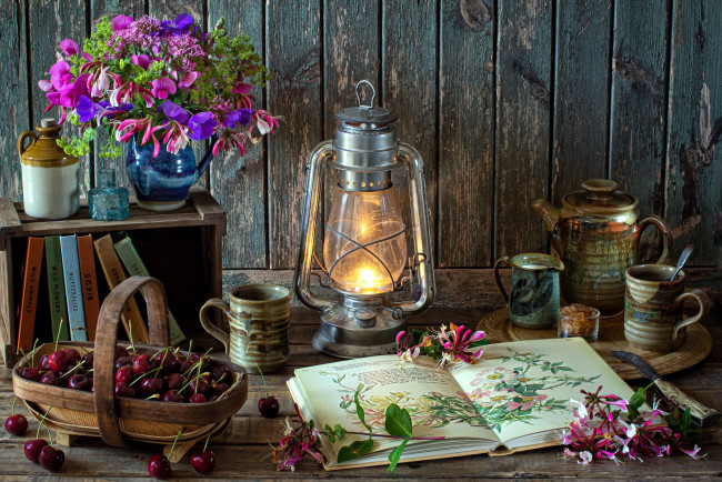 Обои картинки фото еда, вишня,  черешня, ягоды, вишни, корзинка, лампа, букет