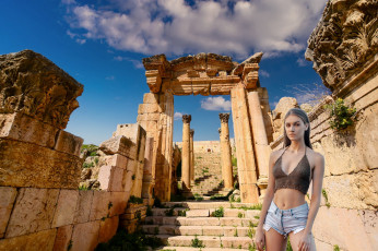 Картинка девушки -+брюнетки +шатенки древние развалины шатенка топ шорты