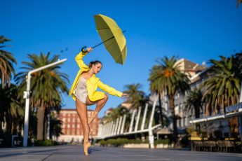 обоя сексуальная девушка, девушки, - брюнетки,  шатенки, девушка, женщина, брюнетка, темноволосая, сексуальная, модель, звезда, позирует, разная, обувь, верхняя, стильная, одежда, нижнее, эротическое, бельё, трусы, лифчик, колготки, чулки, аксессуары, макияж, и, множество, элементов, на, фотографии