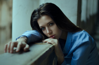 обоя сексуальная девушка, девушки, - лица,  портреты, девушка, женщина, брюнетка, темноволосая, сексуальная, модель, звезда, позирует, разная, обувь, верхняя, стильная, одежда, нижнее, эротическое, бельё, трусы, лифчик, колготки, чулки, аксессуары, макияж, и, множество, элементов, на, фотографии