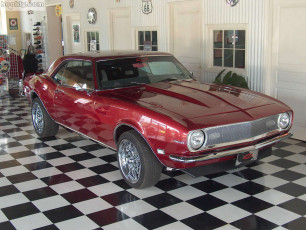 Картинка автомобили выставки уличные фото