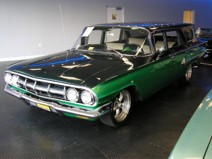 Картинка автомобили выставки уличные фото