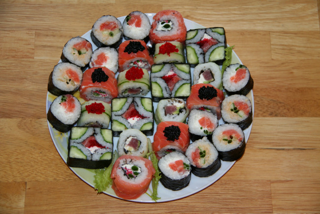 Обои картинки фото еда, рыба, морепродукты, суши, роллы, японская, кухня