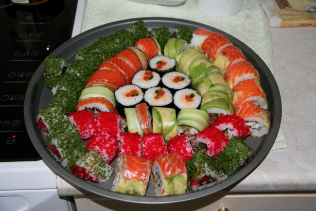 Обои картинки фото еда, рыба, морепродукты, суши, роллы, японская, кухня