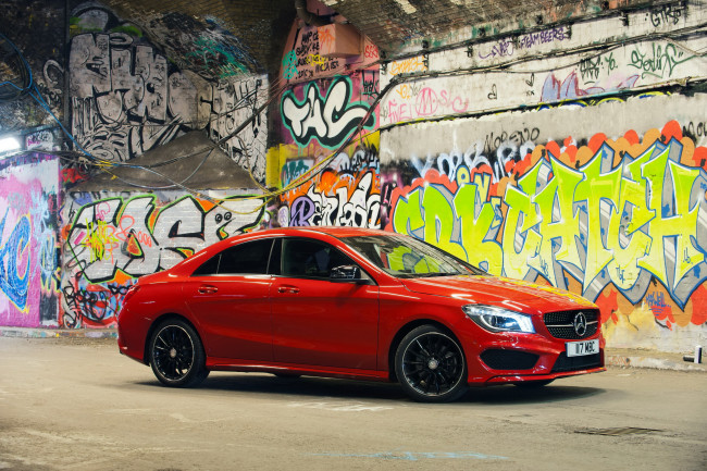 Обои картинки фото 2013 mercedes-benz cla220 cdi, автомобили, mercedes-benz, граффити, красная