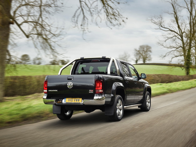 Обои картинки фото автомобили, volkswagen, темный, 2015г, uk-spec, ultimate, amarok