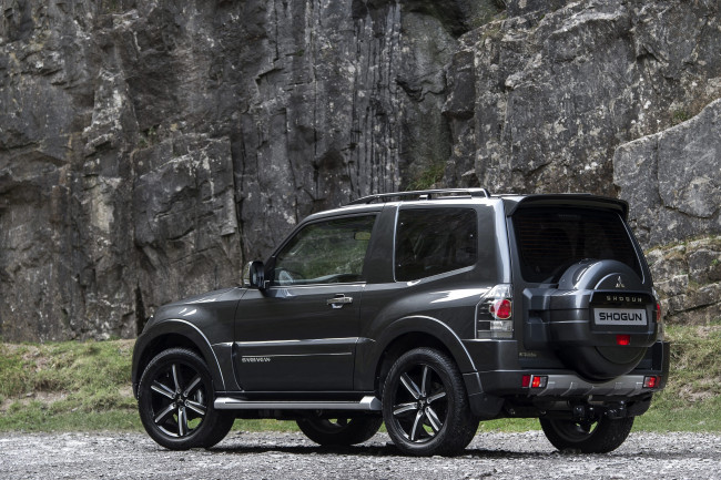 Обои картинки фото автомобили, mitsubishi, темный, 2015г, barbarian, swb, shogun