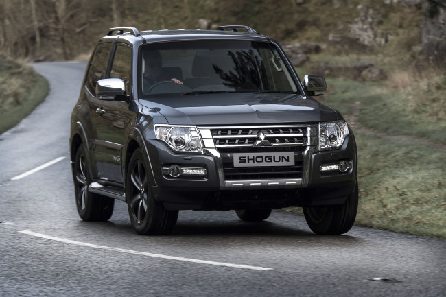 Обои картинки фото автомобили, mitsubishi, темный, 2015г, barbarian, swb, shogun