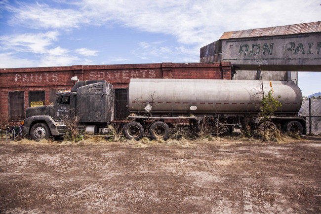 Обои картинки фото автомобили, freightliner, финиш, цистерна, tanker