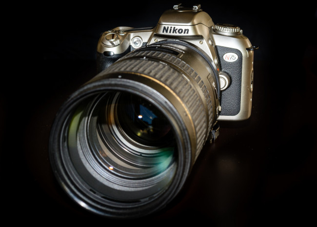 Обои картинки фото бренды, nikon, фотокамера