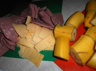 Картинка еда колбасные+изделия бананы сыр колбаса