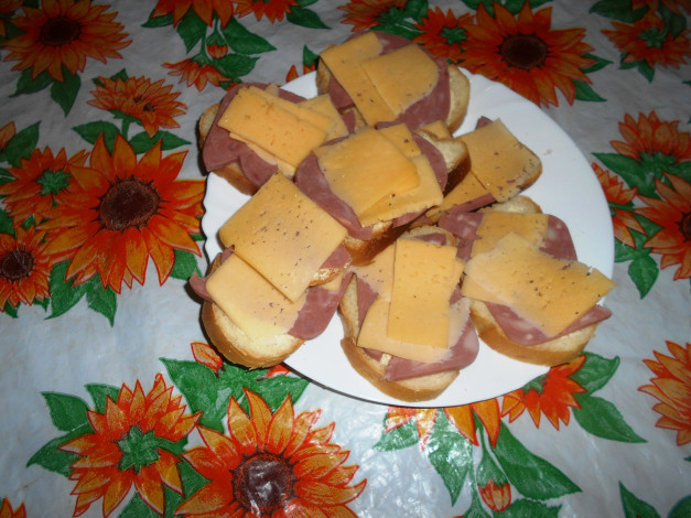 Обои картинки фото еда, бутерброды,  гамбургеры,  канапе, сыр, хлеб, колбаса