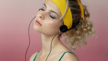 обоя девушки, ирина попова, наушники, закрытые, глаза