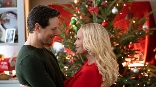 Обои картинки фото a christmas love story , 2019, кино фильмы, a christmas love story, рождественская, история, любви, драма, мелодрама, kristin, chenoweth, фильм, кадры, scott, wolf