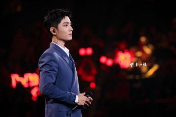 Картинка мужчины xiao+zhan актер костюм микрофон