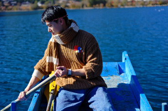 обоя мужчины, wang zhuocheng, актер, лодка, весло, шарф, свитер, озеро