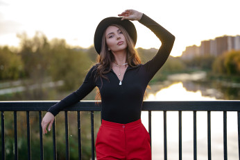 Картинка красивая+девушка девушки -+брюнетки +шатенки девушка женщина шатенка темноволосая сексуальная модель звезда позирует разная обувь верхняя стильная одежда нижнее эротическое бельё трусы лифчик колготки чулки аксессуары макияж и множество элементов на фотографии