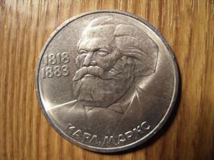 Картинка разное золото купюры монеты