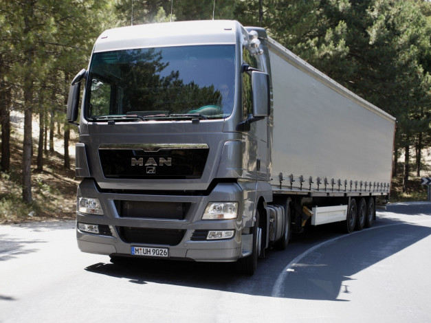 Обои картинки фото автомобили, man