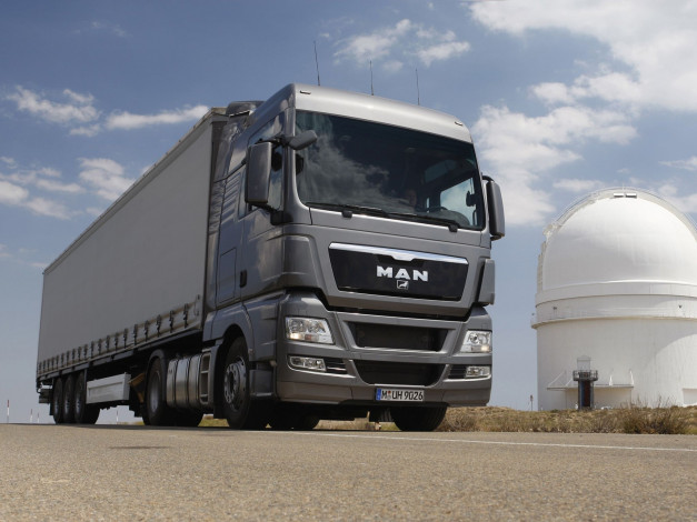 Обои картинки фото автомобили, man