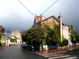 Картинка города улицы площади набережные дома деревья