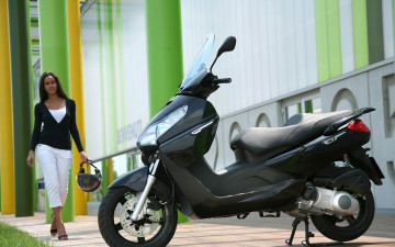 Картинка мотоциклы мото девушкой x7 300 piaggio motorcycle