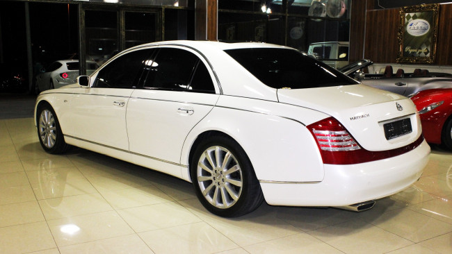 Обои картинки фото maybach, автомобили, выставки, уличные, фото, daimler, ag, германия, класс-люкс