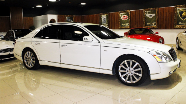 Обои картинки фото maybach, автомобили, выставки, уличные, фото, daimler, ag, германия, класс-люкс