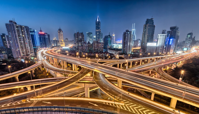 Обои картинки фото города, шанхай, китай, ночь, небоскребы, дорога