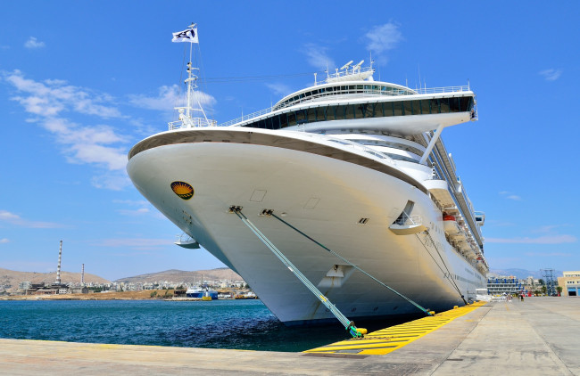 Обои картинки фото корабли, лайнеры, причал, круизное, судно, швартовы