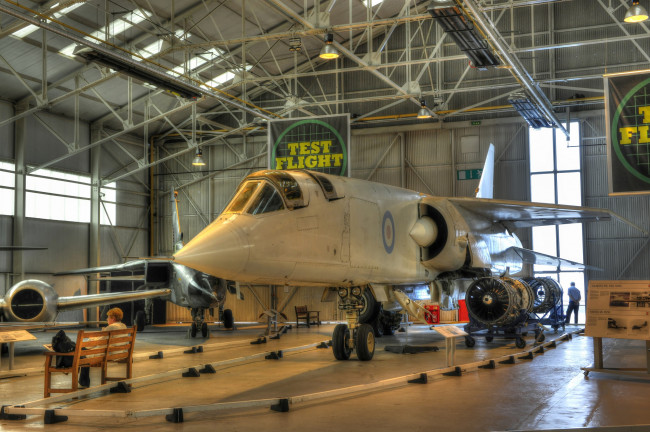 Обои картинки фото авиация, боевые самолёты, музей, истребитель, экспонат