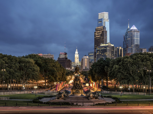 Обои картинки фото philadelphia, города, - улицы,  площади,  набережные, небоскребы, статуя, проспект