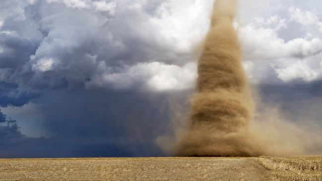 Обои картинки фото природа, стихия, смерч, торнадо, гроза, тучи, поле