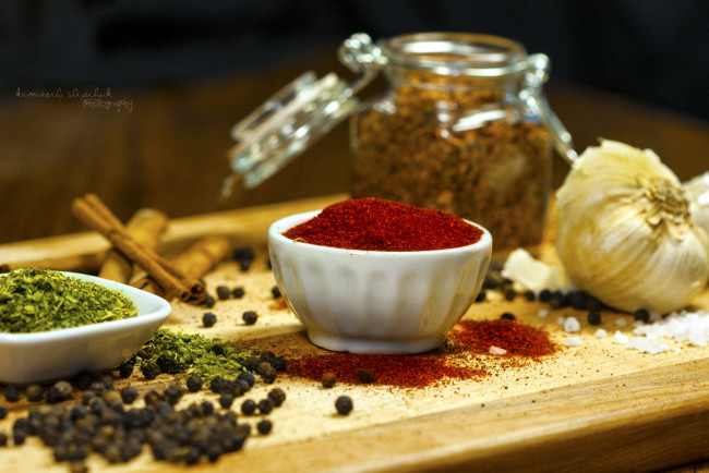 Обои картинки фото еда, крупы,  зерно,  специи,  семечки, перец, паприка, чеснок