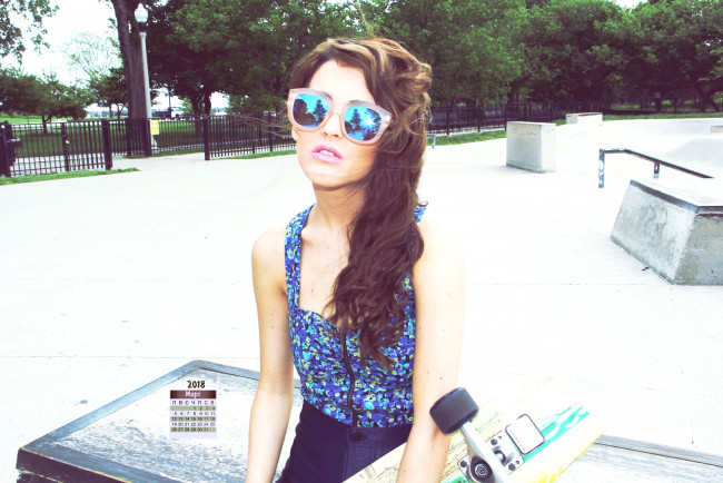 Обои картинки фото календари, девушки, очки, 2018