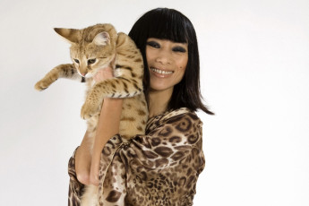 обоя bai ling, девушки, bai, ling, девушка, модель, актриса, азиатка, брюнетка, макияж, взгляд, стройная, поза, мех, шуба, кошка