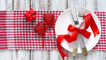 обоя праздничные, день святого валентина,  сердечки,  любовь, лента, приборы, бант, сердечки