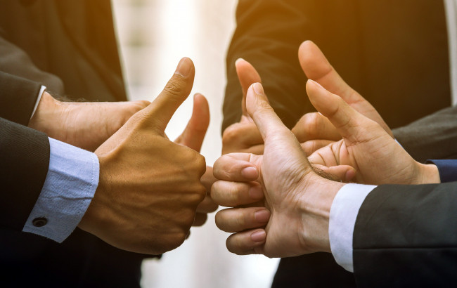 Обои картинки фото разное, руки,  ноги, жест