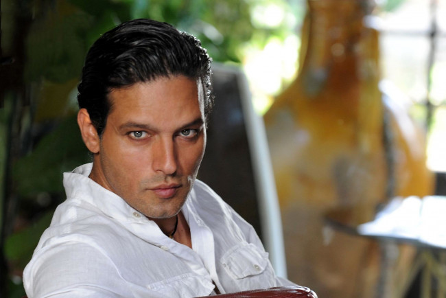 Обои картинки фото мужчины, gabriel garko, взгляд