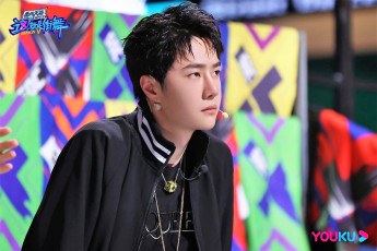 Картинка мужчины wang+yi+bo актер куртка украшения