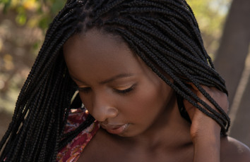 обоя shasta wonder, девушки, shasta, wonder, лицо, портрет, причёска, дреды, девушка, модель, мулатка, темнокожая, чернокожая, playboy, брюнетка, красотка, поза, флирт, стройная, сексуальная, фигура